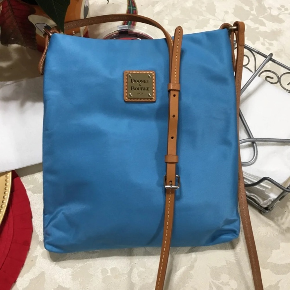 Dooney & Bourke purse